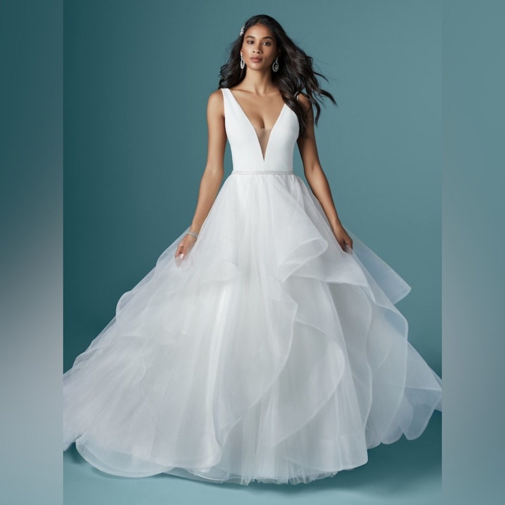 Like-New Wedding Dress